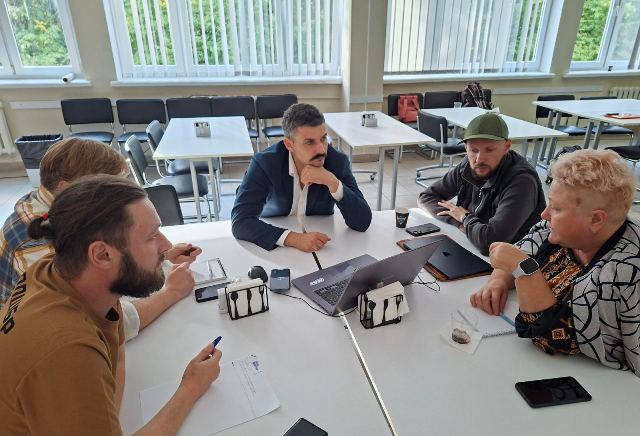 Робота в групах під час уточнення змістового наповнення Програми